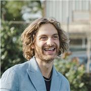 La bellezza salverà il mondo! Laurea in Architettura e Master in Graphic Design ci aiuteranno a realizzare davvero le tue idee!
